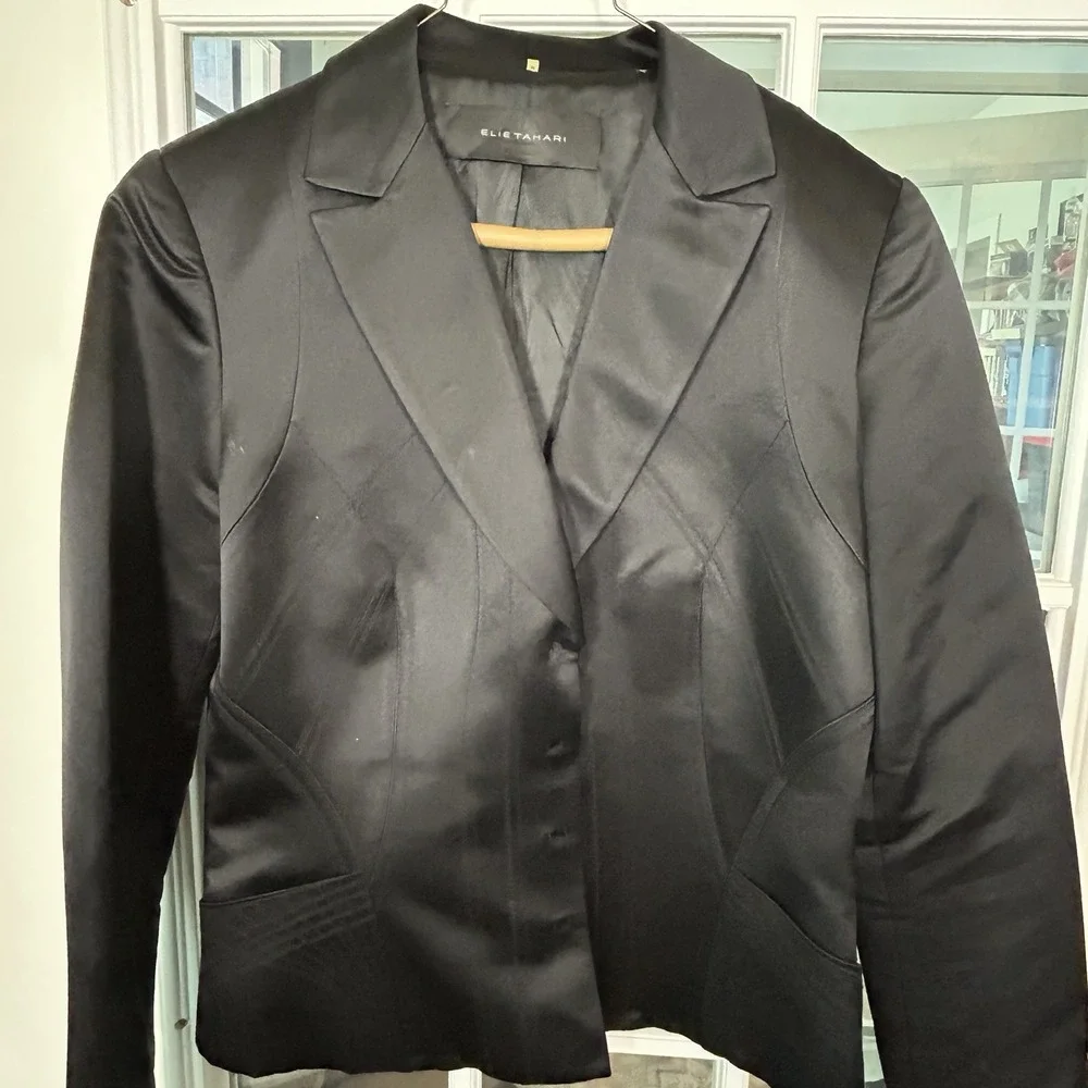 Elie Tahari‎ 100% Silk Black Satin Cropped Blazer Medium Contoured Seams